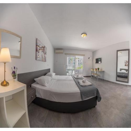 Nissi avenue studio