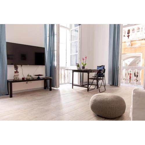 NIU LUX Apartments