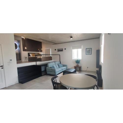 No 60, 3rd floor, centrally located, fully equipped studio Apt