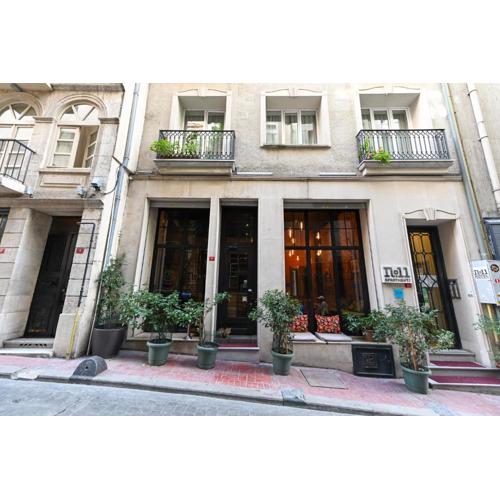 No11 Hotel & Apartments