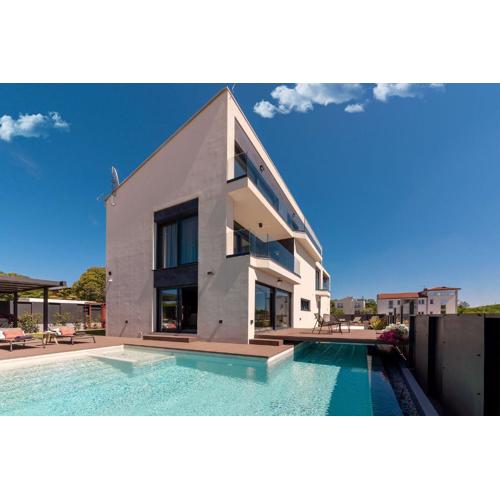 Noble strandnahe Villa mit Meerblick, Privatpool, Gym, nur 700 Meter zum Strand