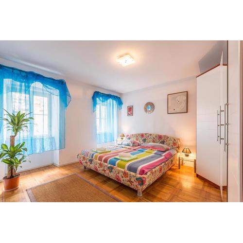 North wall apartment