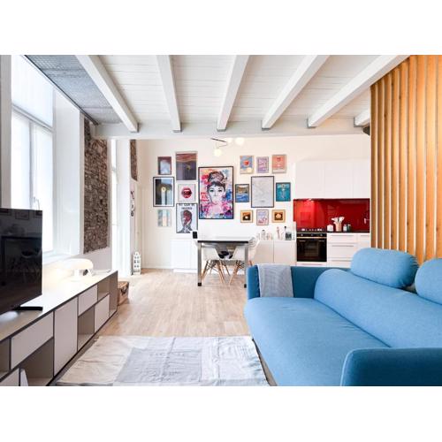 Not Your Average Stay! Rock, Love & Lake House