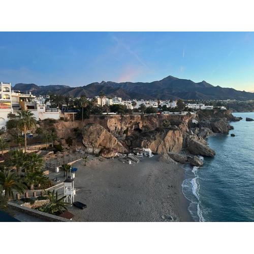 Nuevo apartamento Nerja con Parking y a 300 metros playa
