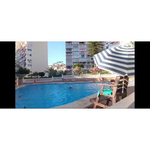 NUEVO APTO PARA HASTA 6 PERSONAS MUY CERCA DE PLAYA LEVANTE BENIDORM CON JARDÍNES Y GRAN PISCINA , PISTA DE TENnIS Y FUTBOL DEPORTES Y ZONA INFANTIL ,EN URBANIZACIÓN CON PARKING