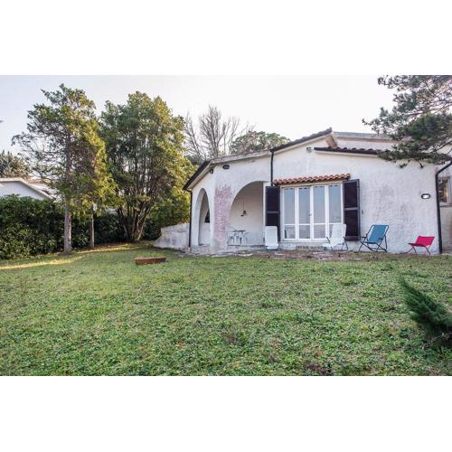 Numana, villa singola con giardino e vista mare N111