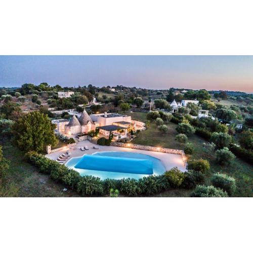 Nuovissima villa di lusso con piscina immensa e giardino