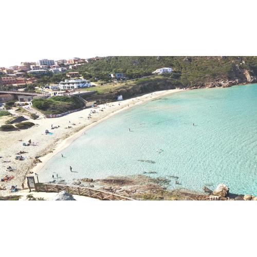 Nuovo e luminoso mono vista mare a 100 m da spiaggia