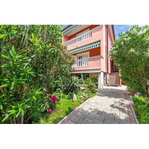 Nur 400 Meter zum Strand mit WiFi, Parkplatz, Garten
