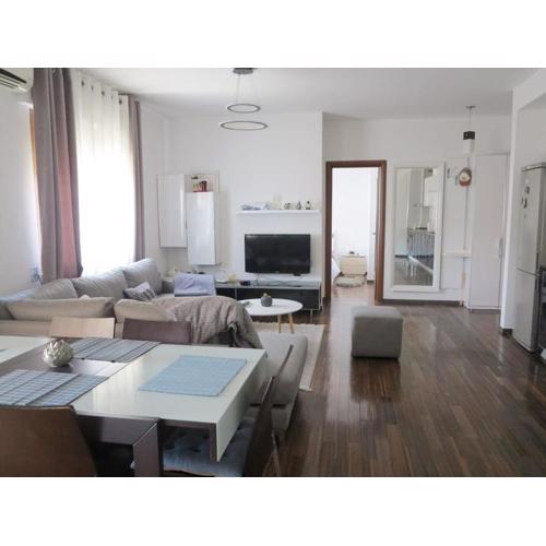 Nys Spacious Apartment