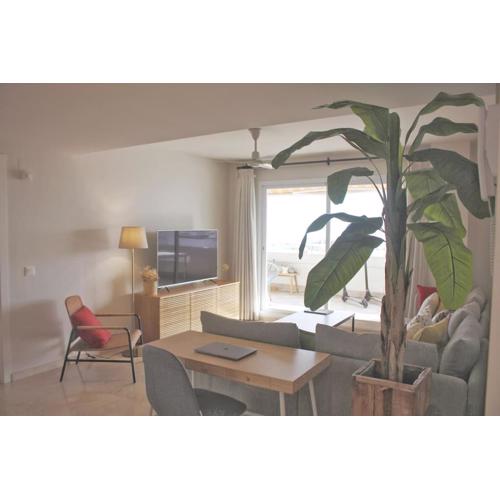 Oasis Apartment 100 meters from Beach with Private Parking
