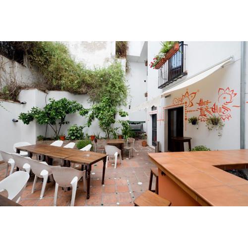 Oasis Backpackers\