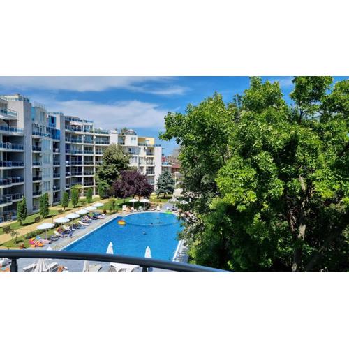 Oasis deluxe apartment by the sea