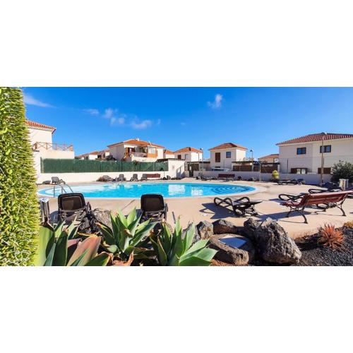 Oasis Desert - Holiday Home with Pool & Garden near Corralejo and Lajares