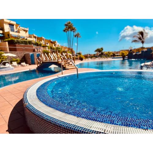 Oasis Meloneras cerca del mar