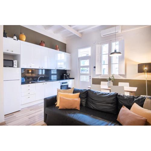 Oasis with a sunny terrace in the heart of Gracia