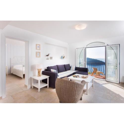 OCEAN APARTMENT by DuHomes