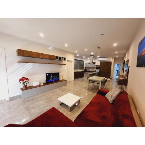 Ocean Blue Apt4 luxurious, modern Apt at Zonqor Pt