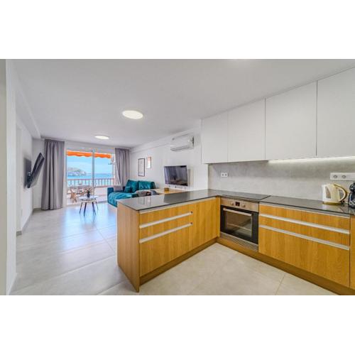 Ocean view 2bedroom apartment in Los Cristianos, Heated pool, 3 minutes to beach
