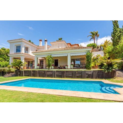 Ocean Views Luxury Villa next to beach