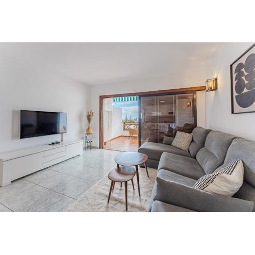 Ocean Walk Victoria Court 2 Modern Apartment With Terrace, Heated Pool, Netflix