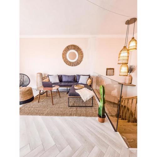 Oceanview Boutique House, 125 sqm, Parking, Sunset Rooftop