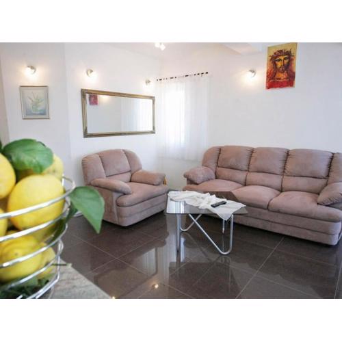 Okrug Gornji Luxurious Escape Villa with Pool - Five Bedroom Villa with Pool