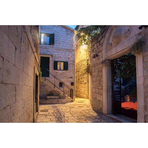 Old Center Stone House