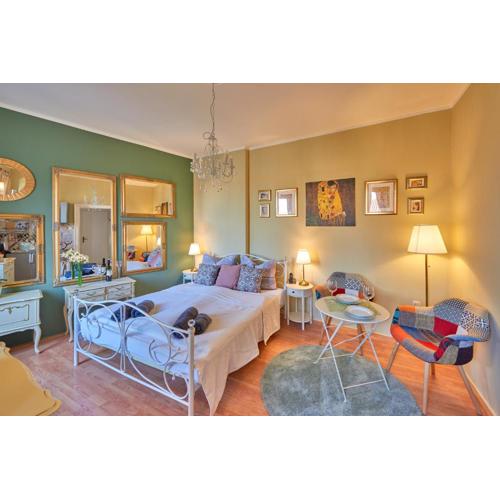 Old City Romantic Studio with FREE private parking