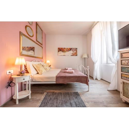 Old city Romantic studios 4 with FREE private parking