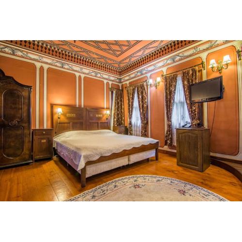 Old Legends Hotel