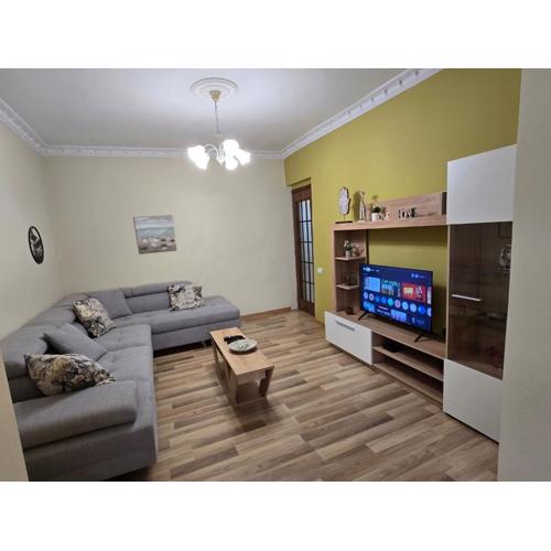Old Soul, Modern Comfort Apartment