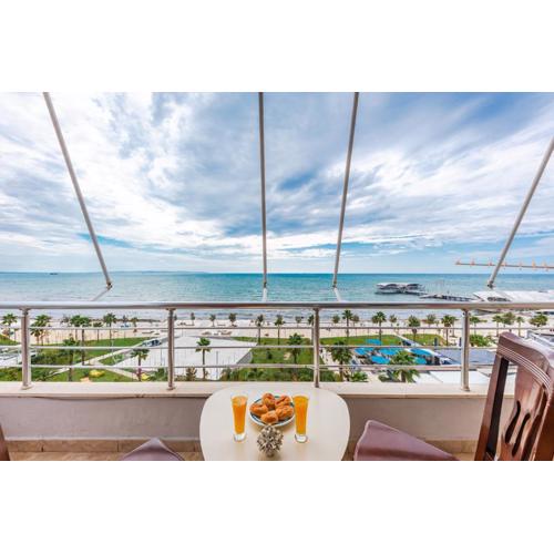 Old Town 2BR with Sea View
