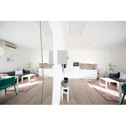 Old Town Stylish Studio Apartment Andi