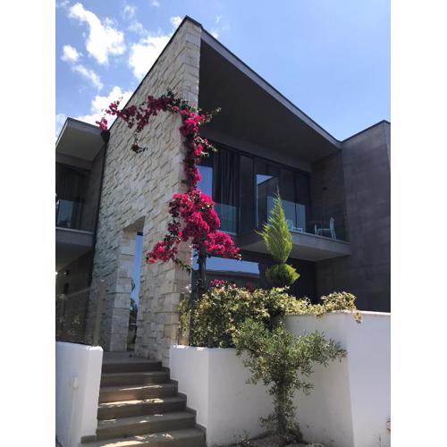 OLEA Family Apt with Garden