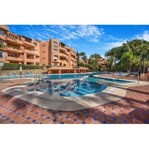 OleHolidays Oasis Marbella junto a Puente Romano