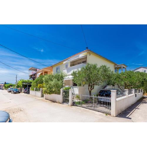 Olive three bedroom apartment