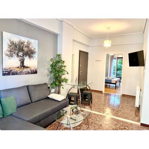 Olive tree Deluxe Apt 70m from Athens Metro