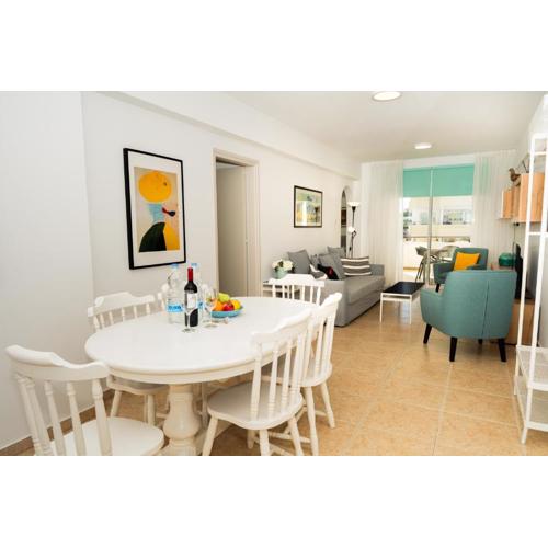 Olivia Mackenzie 2 Bedroom Flat with Pool