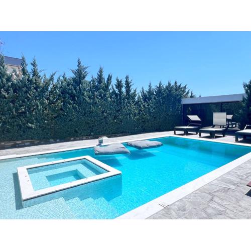 Olivujoj Villajoj - Deluxe Villa with Detached Pool House