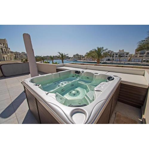 Ollystays Fanadir Marina 1BR Heated Jacuzzi