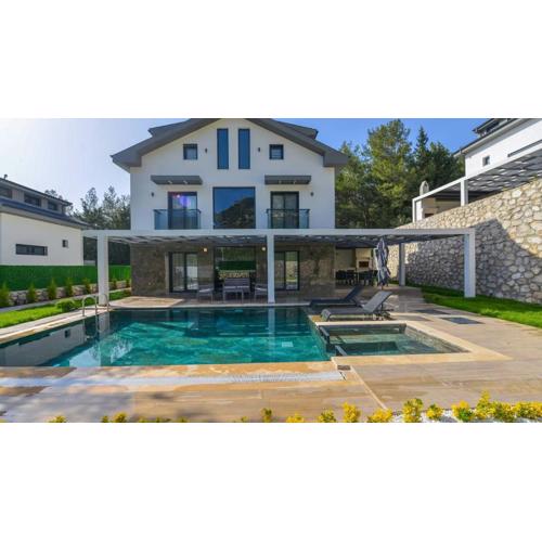Oludeniz 4 Bedroom Villa 2404