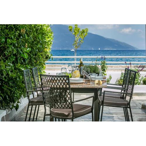 Olvio Living by the Sea