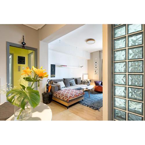 Olympic Mets Apartment