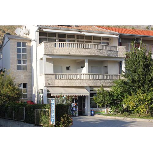 Omiš Duće sandy beach apartments Mare