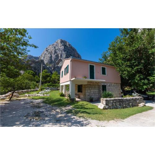One-Bedroom Apartment In Omis