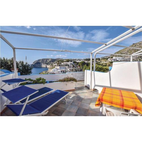 One-Bedroom Apartment In Santangelo Dischia