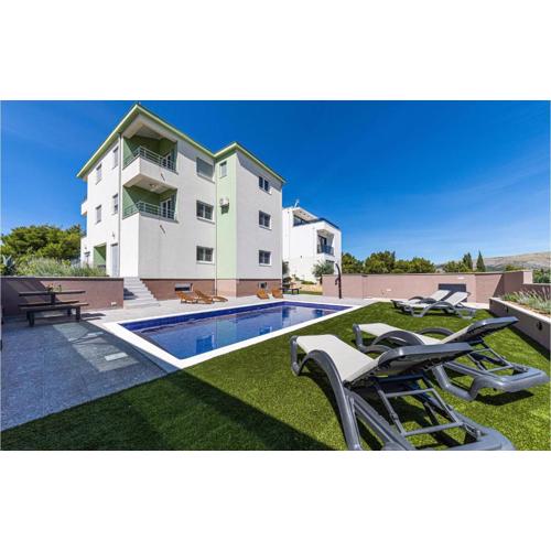 One-Bedroom Apartment Saldun With Sea View 09