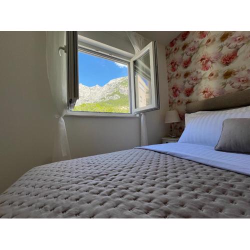 One-Bedroom Apartment with Private Beach Parking