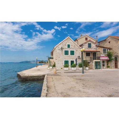 One-Bedroom Apartment With Sea View In Kastel Kambelovac